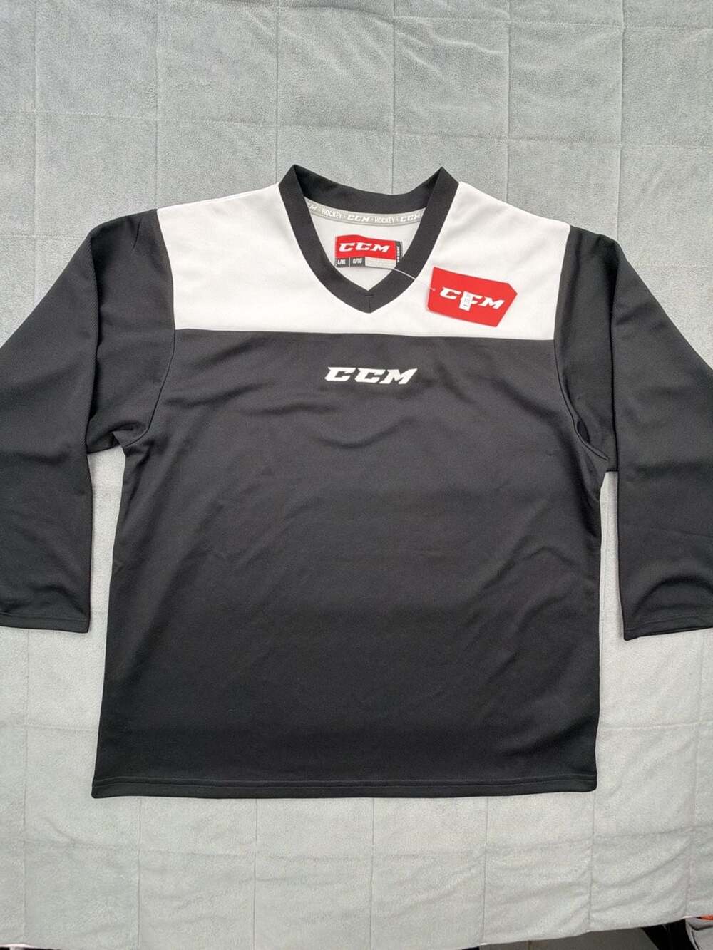 CCM Two-Tone Practice Hockey Jersey Size L/XL Black White New